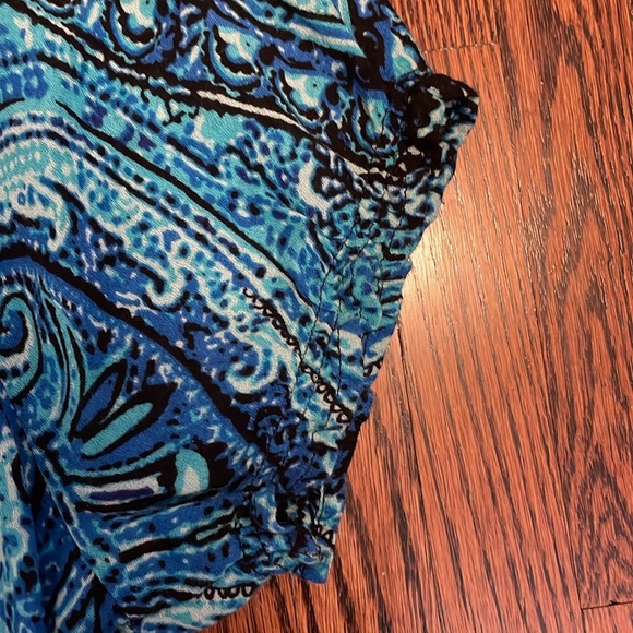 NEW women’s IZOD brand blouse short sleeve. Blue/teal/black pattern.Size small. - Picture 5 of 8